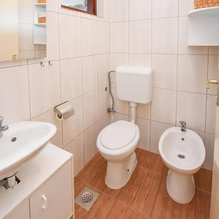 House Serenity Ferienhaus Otok Zizanj